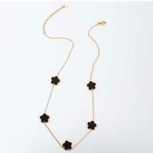 Flower Pendant Necklace/Bracelet Set